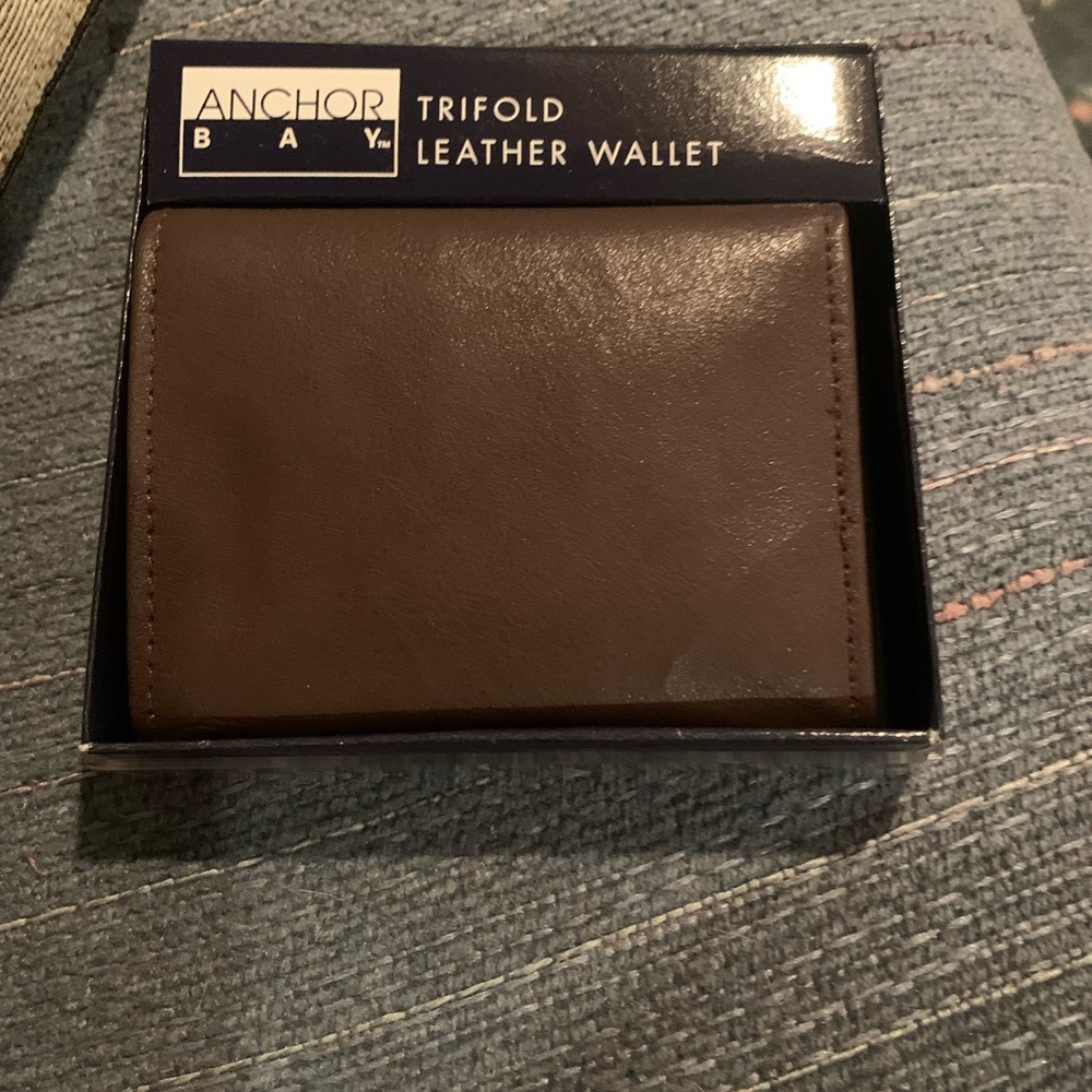 Anchor Bay Tri fold leather wallet